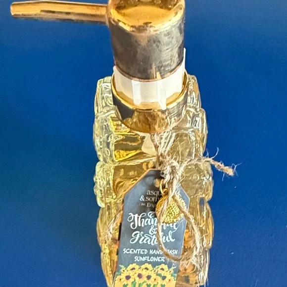 Sunflower Infused Hand Soap with Golden Bottle - Picture 5 of 5